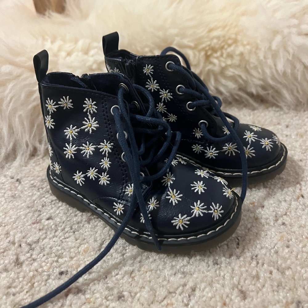 Never worn ZARA floral combat boot NWOT